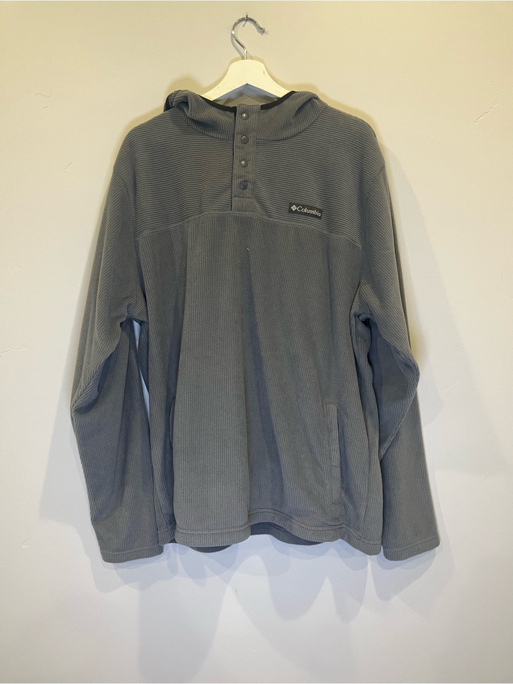 Columbia Men’s Hooded Fleece Henley Pullover in Gray